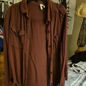 Mudd Women's Button-Down Shirt Jacket in Burgundy